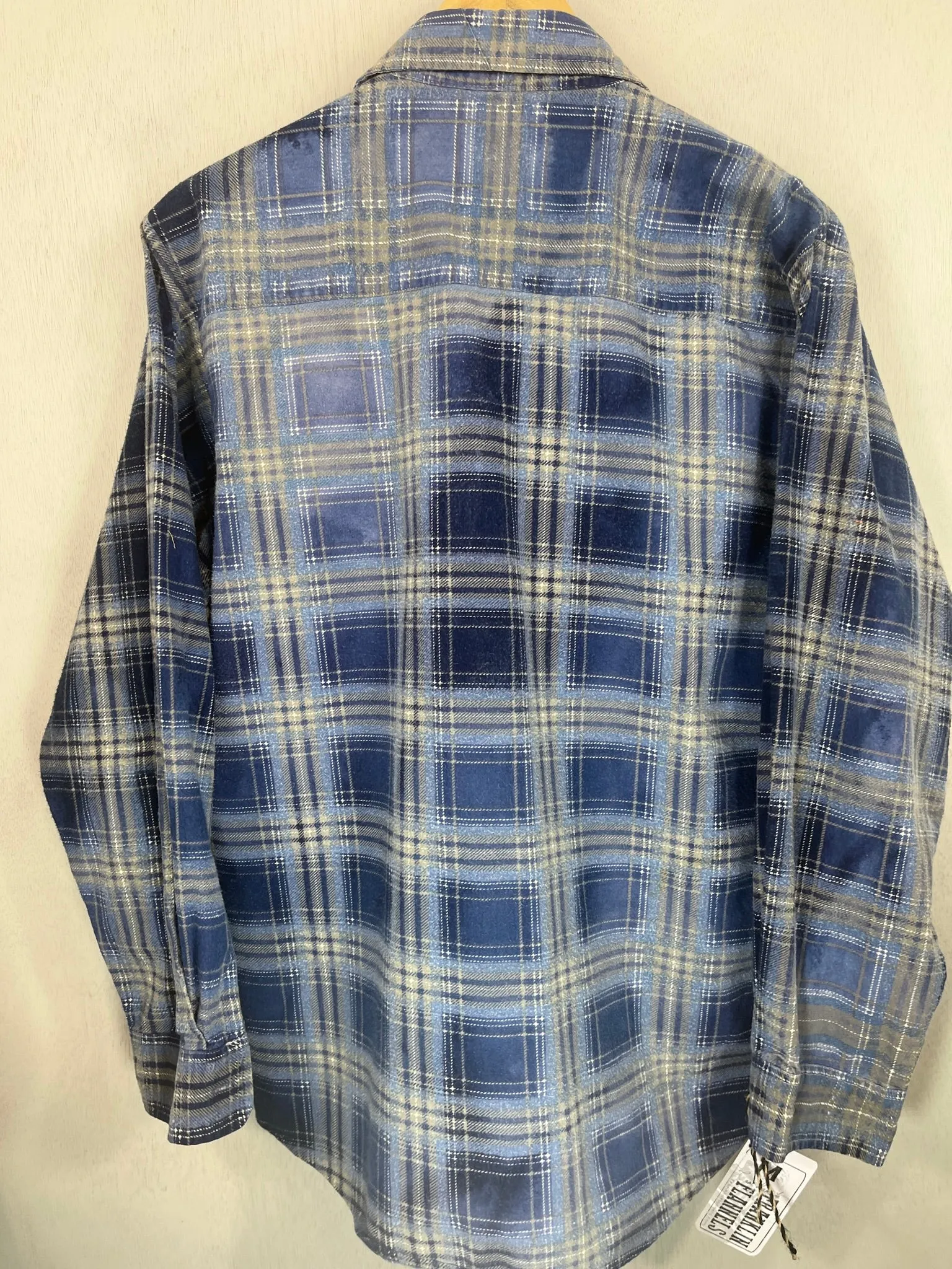 Vintage Retro Navy, Light Blue and White Flannel Size Medium